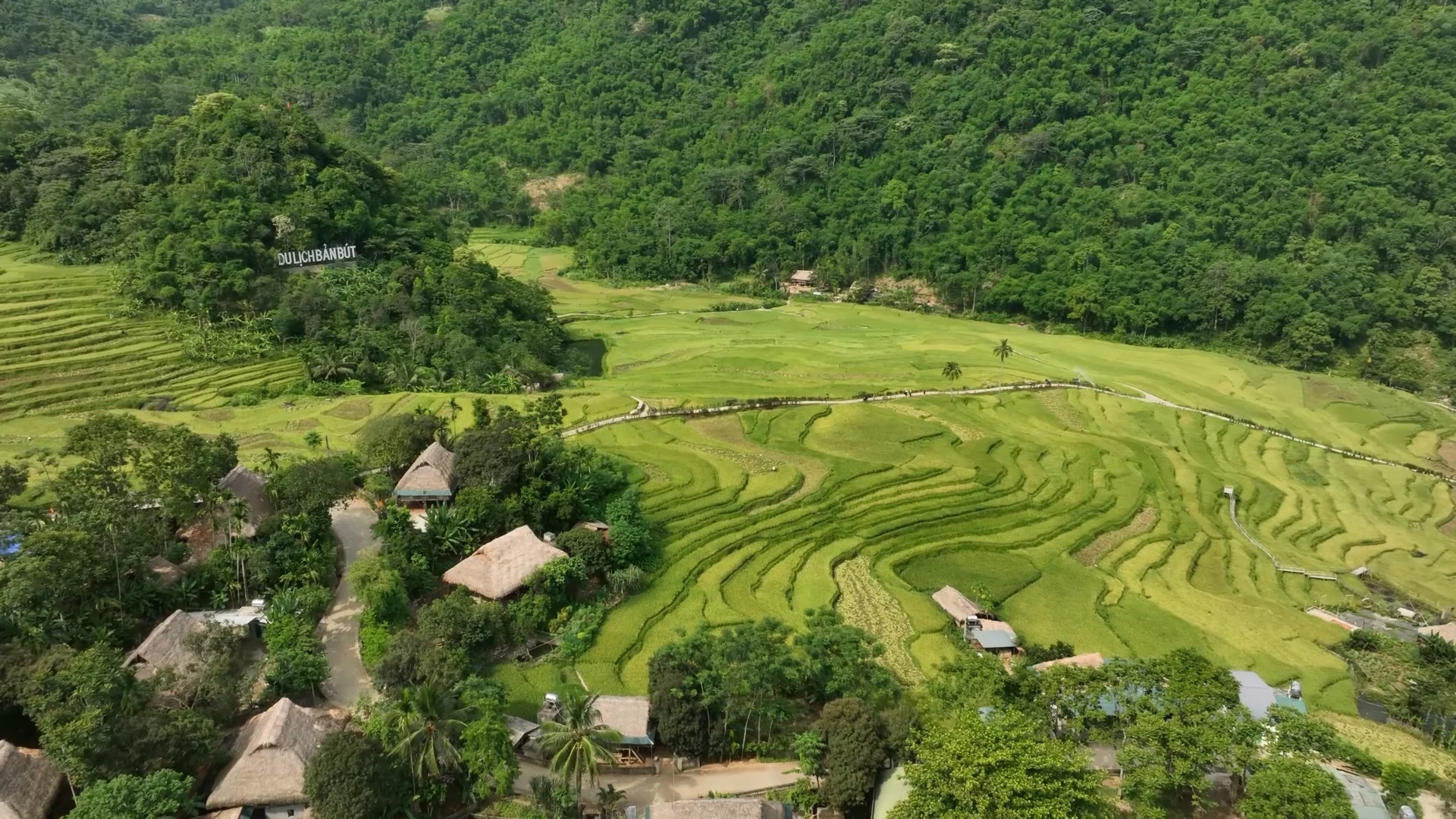 Văn hóa bản địa – “chìa khóa” cho du lịch miền núi