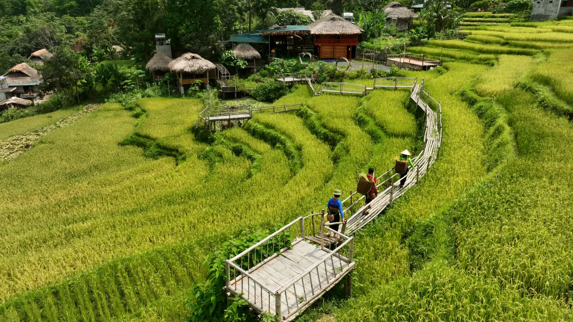 Văn hóa bản địa – “chìa khóa” cho du lịch miền núi