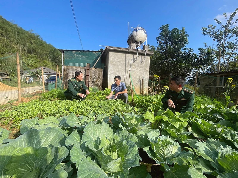 Vững vàng nơi phên dậu (Bài 3): Xây dựng thế trận biên phòng toàn dân vững chắc