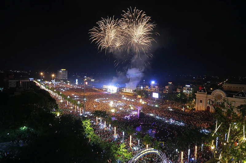 Khoảnh khắc Countdown đón năm mới tại Thanh Hóa