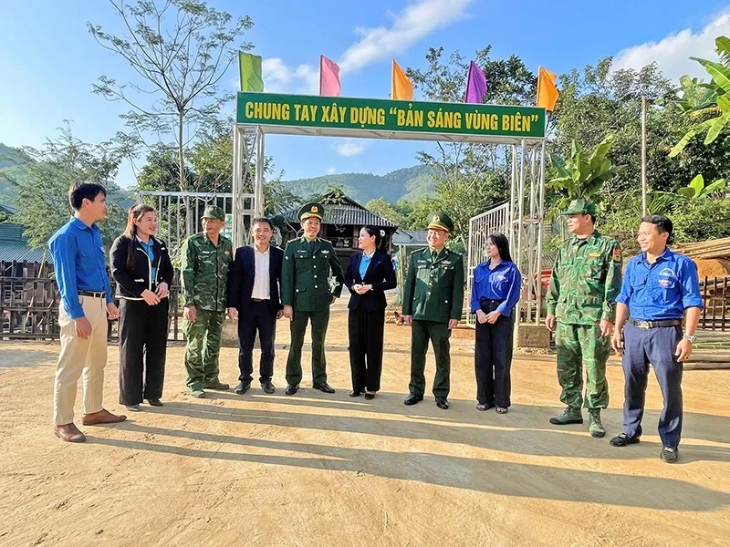 Vững vàng nơi phên dậu (Bài 1): Ấm áp tình quân – dân