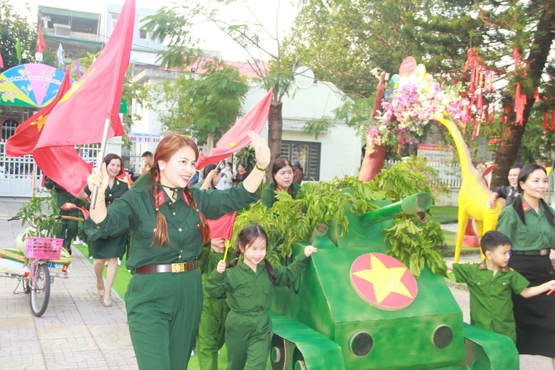 Học sinh mầm non đồng diễn kỷ niệm 81 năm Ngày thành lập Quân đội Nhân dân Việt Nam