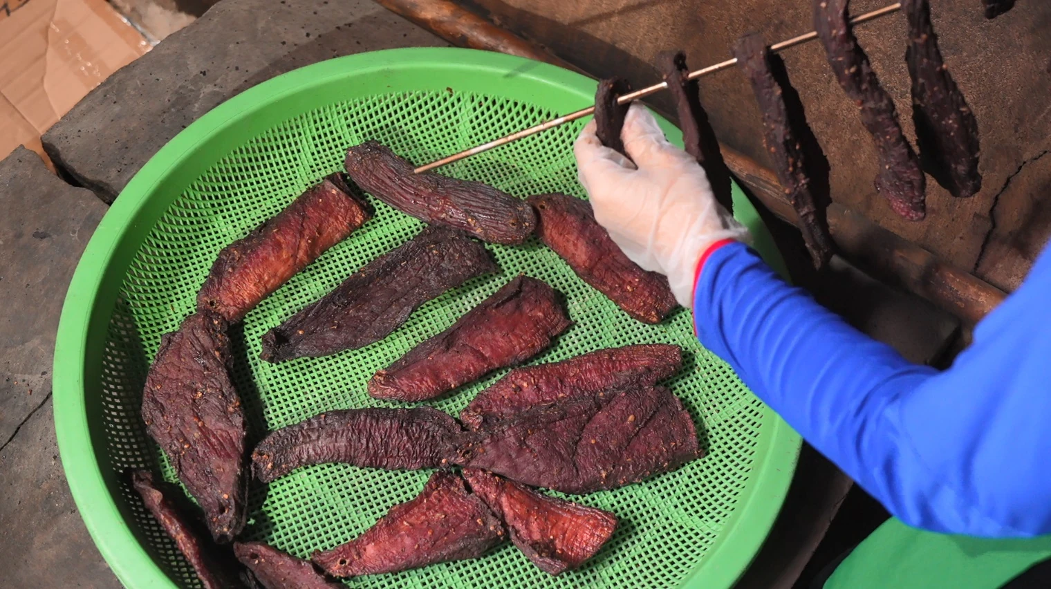 Thịt trâu gác bếp - Nét văn hóa ẩm thực của người Thái