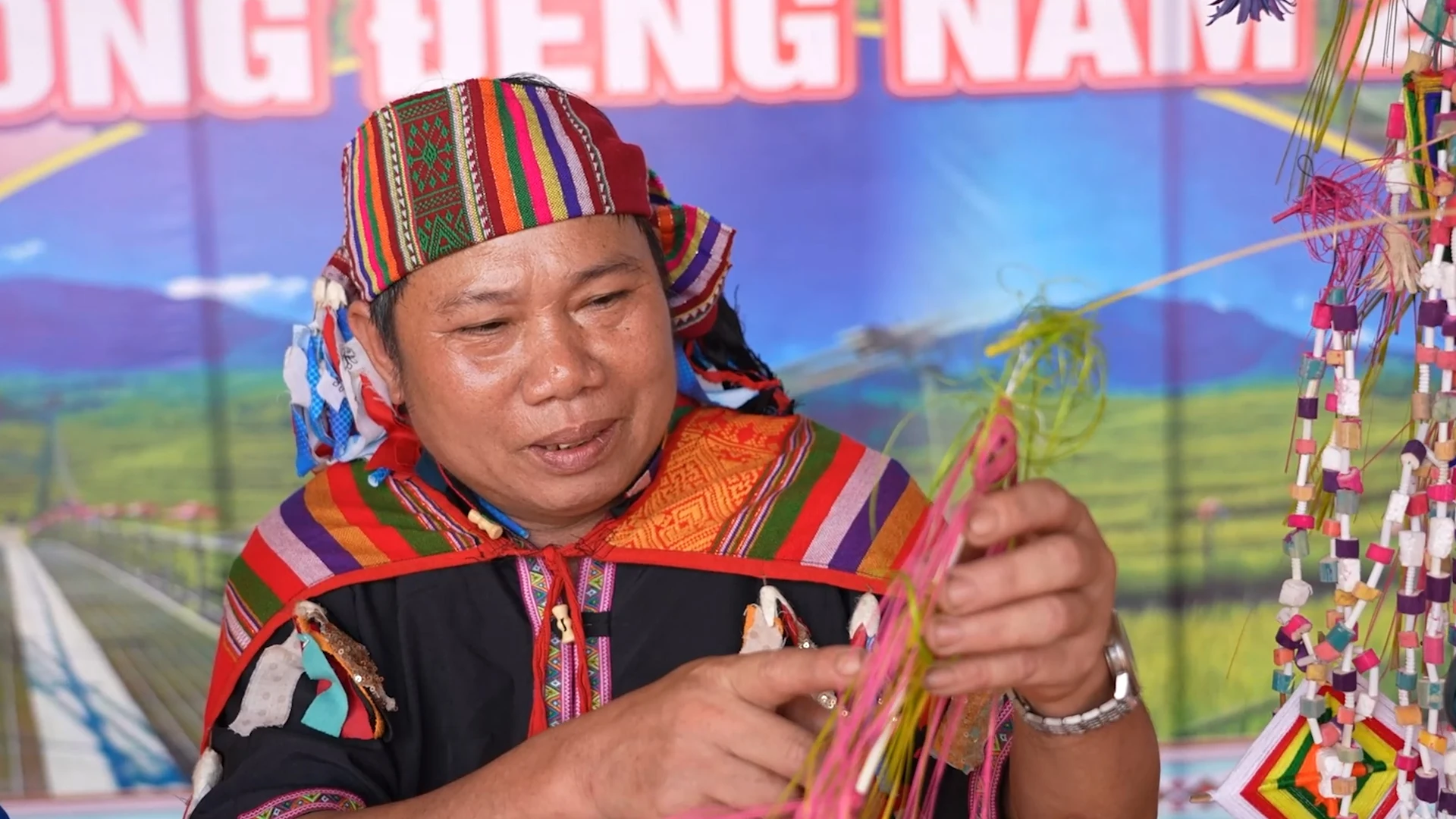 Sắc màu cây bông trong văn hóa người Thái