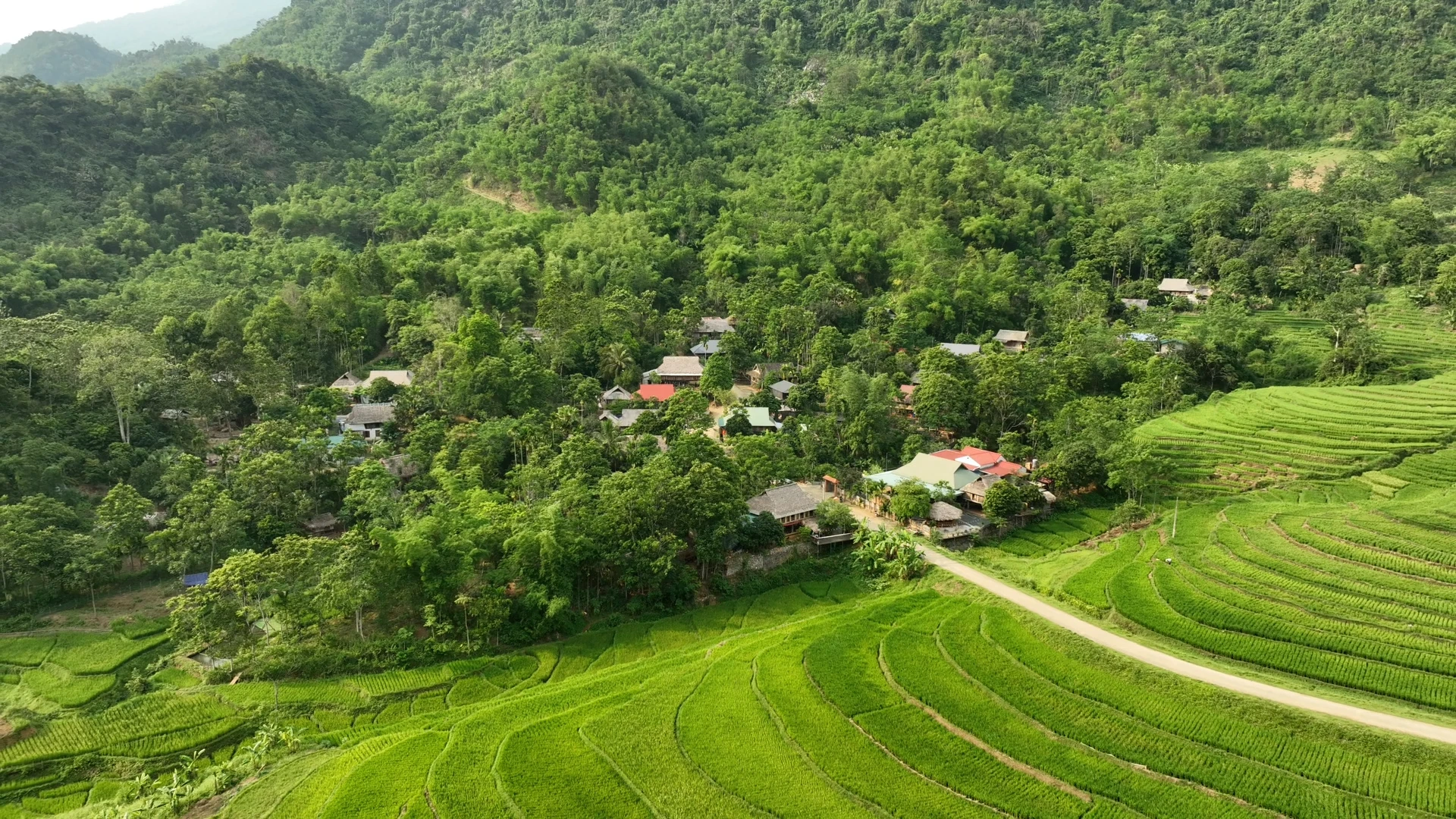 Trở lại vùng đất Khó - Nghèo