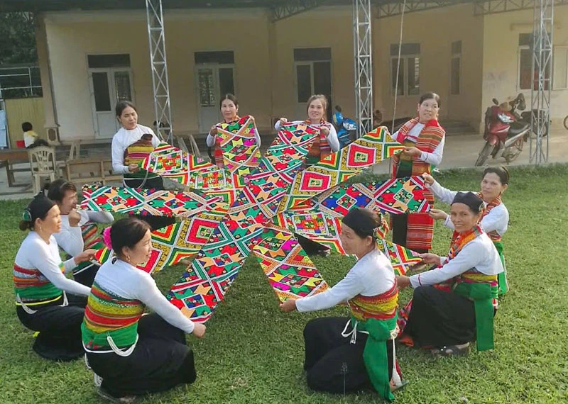 Lên thăm Mường Đèn