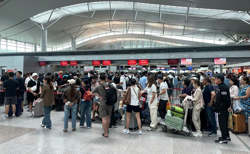 Sân bay Tân Sơn Nhất dự kiến đón 131.000 khách mỗi ngày dịp Tết Dương lịch