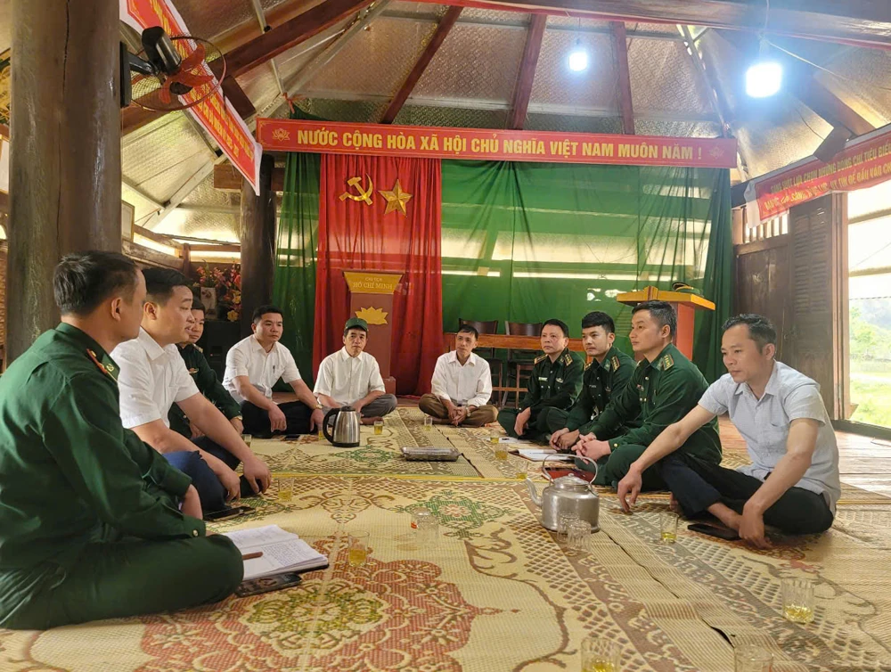 Bản sáng vùng biên Tứ Chiềng