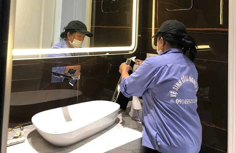 Nghề vệ sinh công nghiệp dịp cuối năm