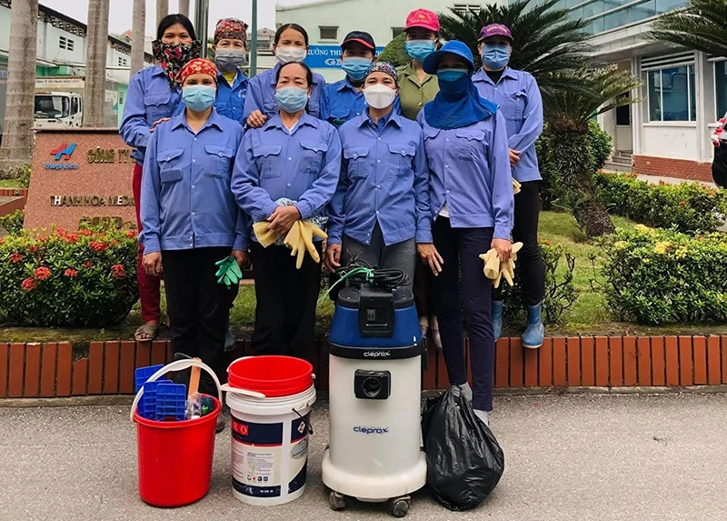 Nghề vệ sinh công nghiệp dịp cuối năm