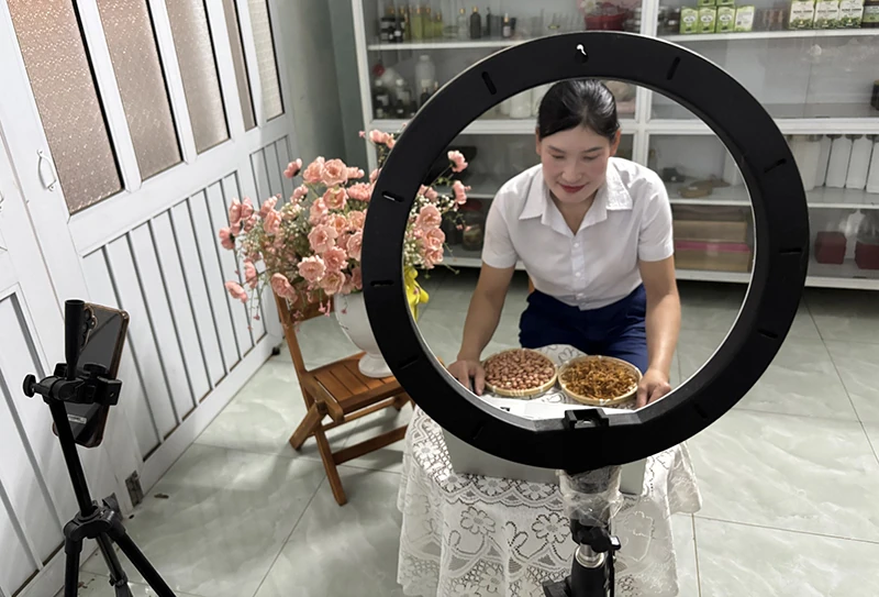 Bán đồ ăn nhà làm trong nhịp sống hiện đại