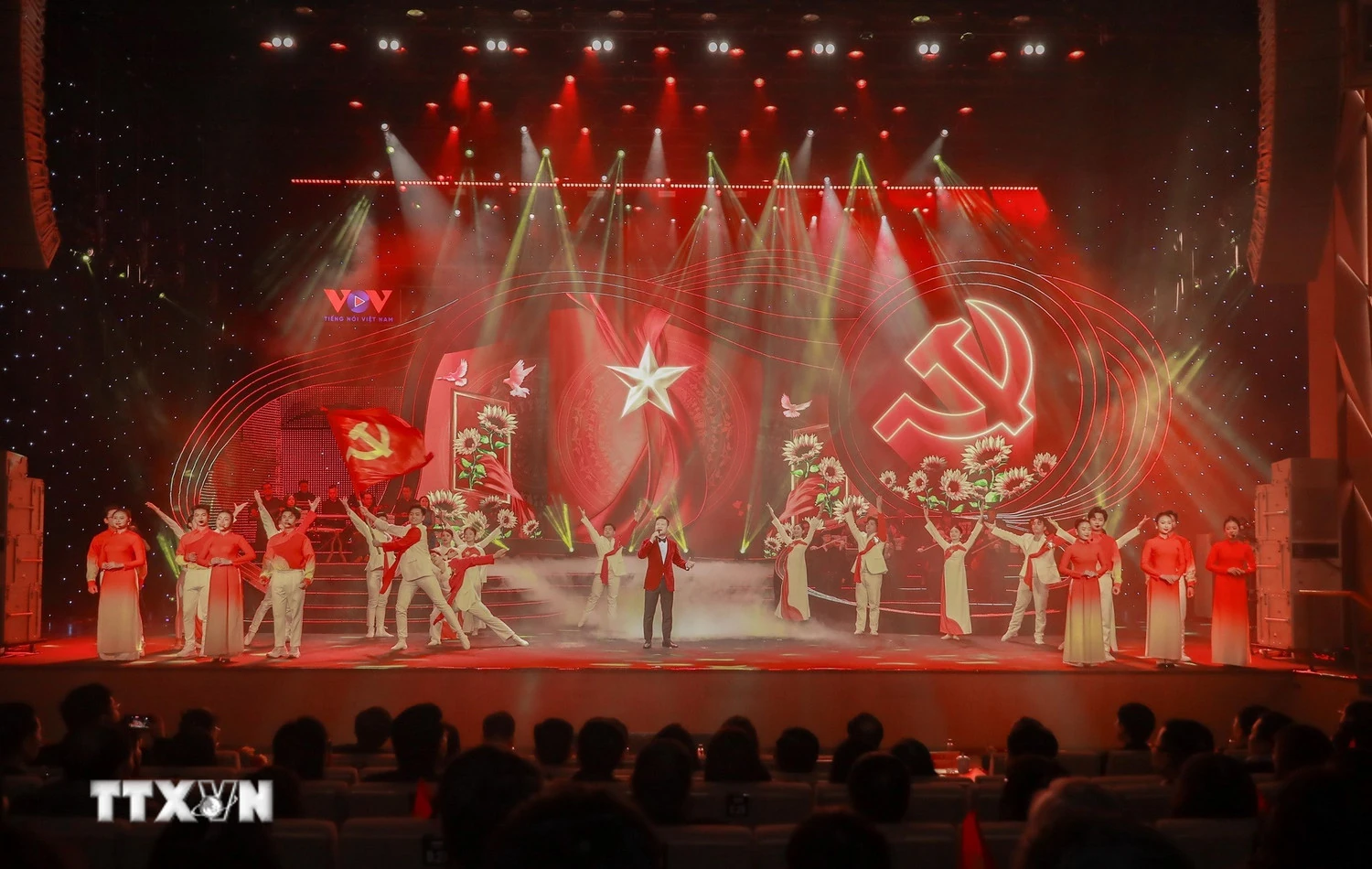 Khẳng định niềm tin son sắt với Đảng qua ngôn ngữ văn hóa nghệ thuật