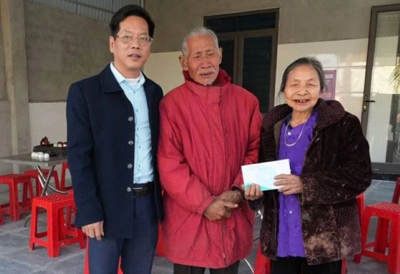 Xã Hoằng Tiến trao kinh phí hỗ trợ xây nhà cho hộ có hoàn cảnh khó khăn