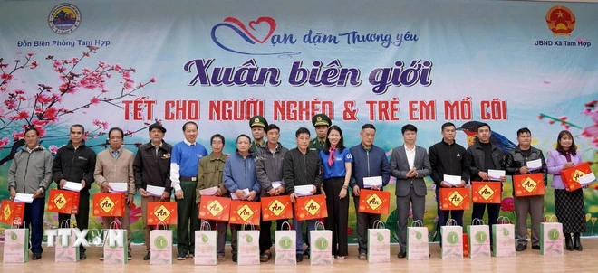 Nhiều chính sách của Đảng và Nhà nước chăm lo người dân đón Tết đầm ấm, an vui