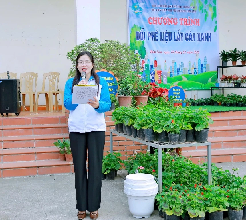 Phụ nữ phường Bỉm Sơn lan tỏa lối sống xanh từ hoạt động đổi phế liệu lấy cây xanh