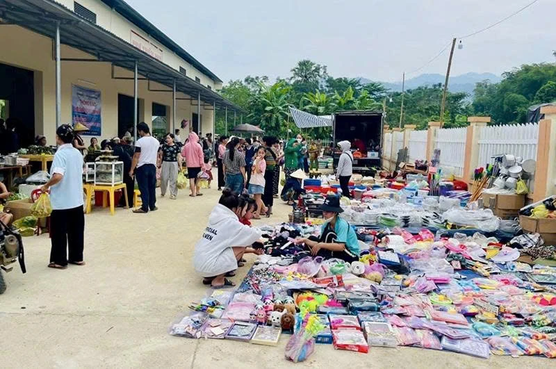 Phiên chợ Mường Khăng - nhịp sống giữa vùng cao