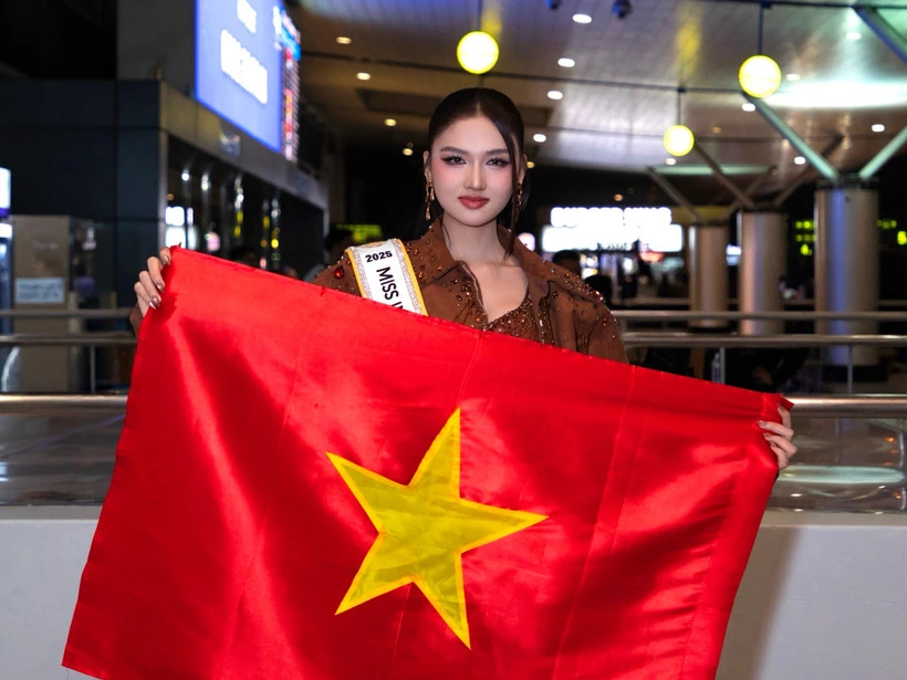 Á hậu Thu Ngân chính thức sang Ai Cập dự thi Miss Intercontinental lần thứ 53