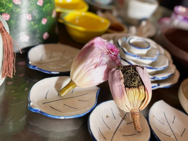 Khi cây sen toả hương trên đất xứ Thanh