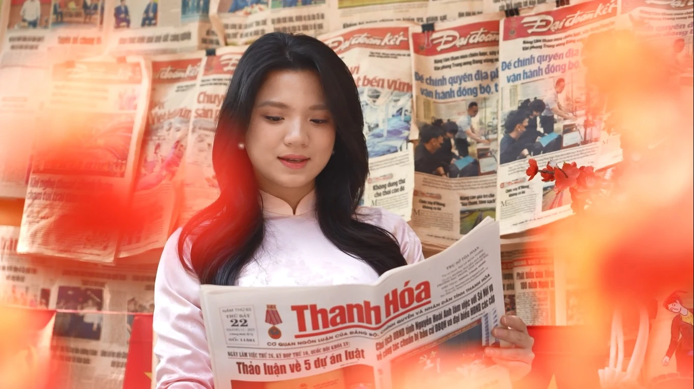 Áo dài check in mùa Tết