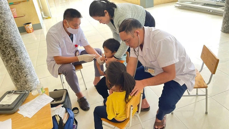 Tổ chức chiến dịch tiêm bù vắc xin phòng bại liệt tại khu vực biên giới