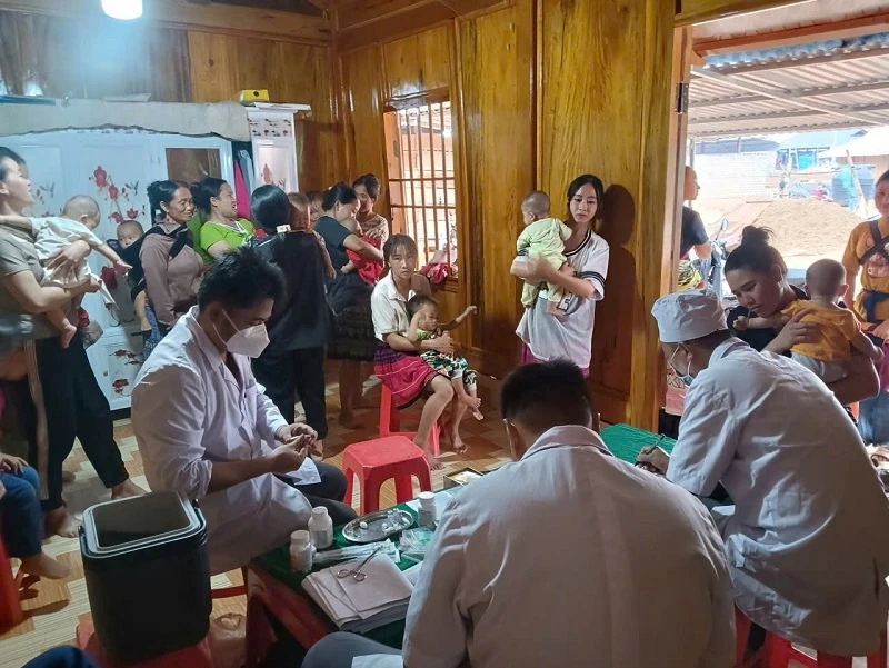 Tổ chức chiến dịch tiêm bù vắc xin phòng bại liệt tại khu vực biên giới