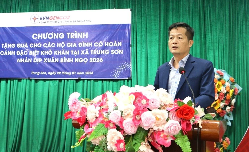 Gói trọn yêu thương trong từng món quà Tết đến với bà con xã Trung Sơn