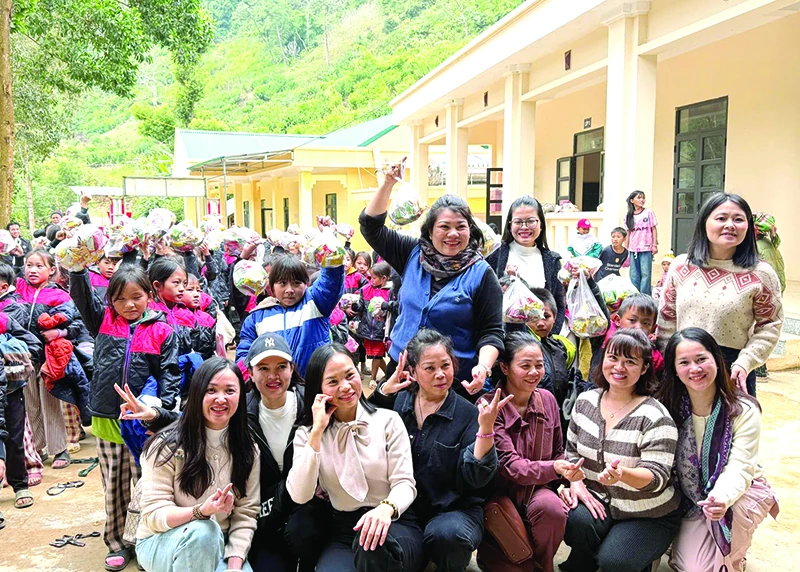 Ngày đông đến trường của học sinh vùng cao