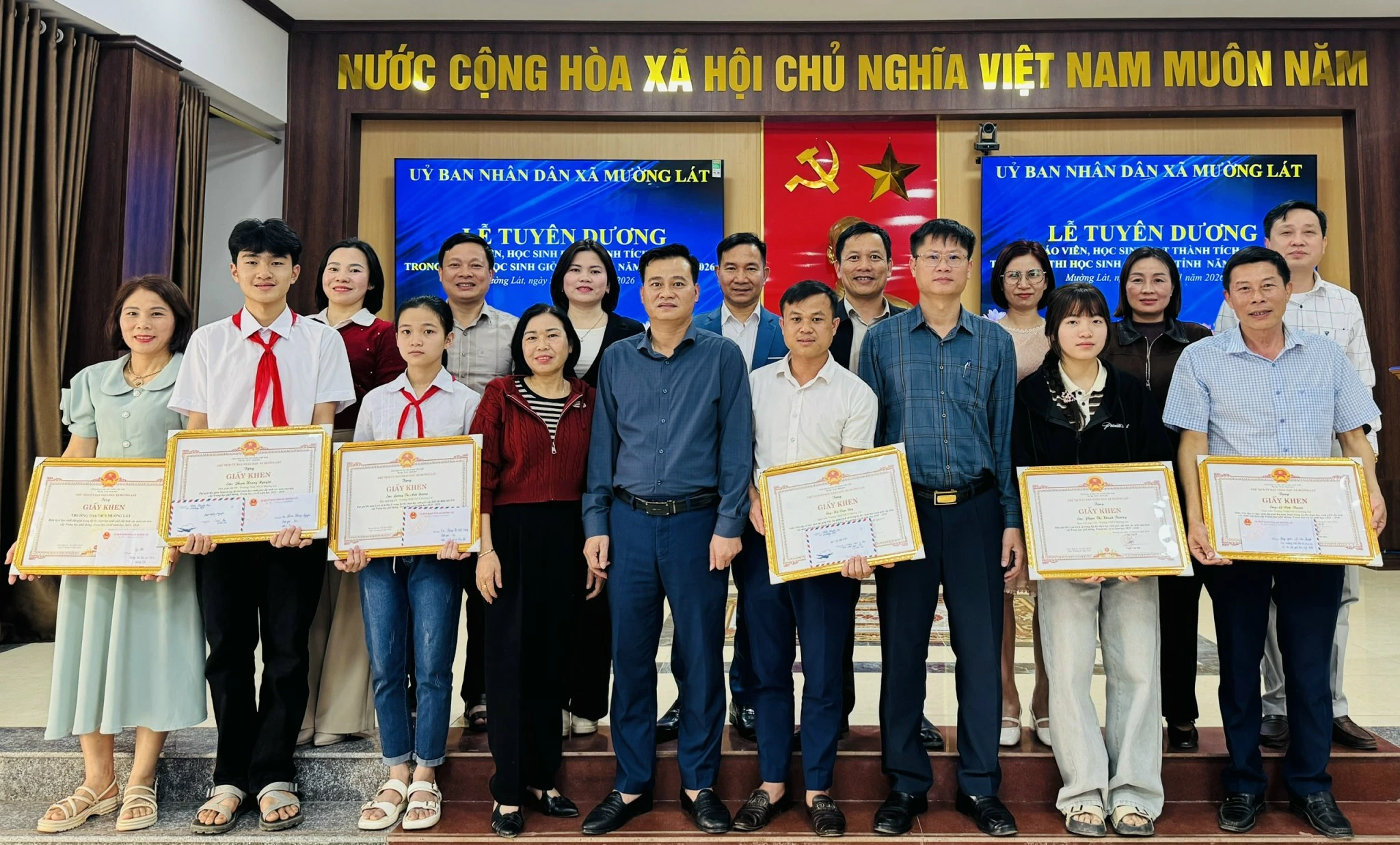 Mường Lát tuyên dương giáo viên và học sinh đoạt thành tích cao trong kỳ thi học sinh giỏi cấp tỉnh