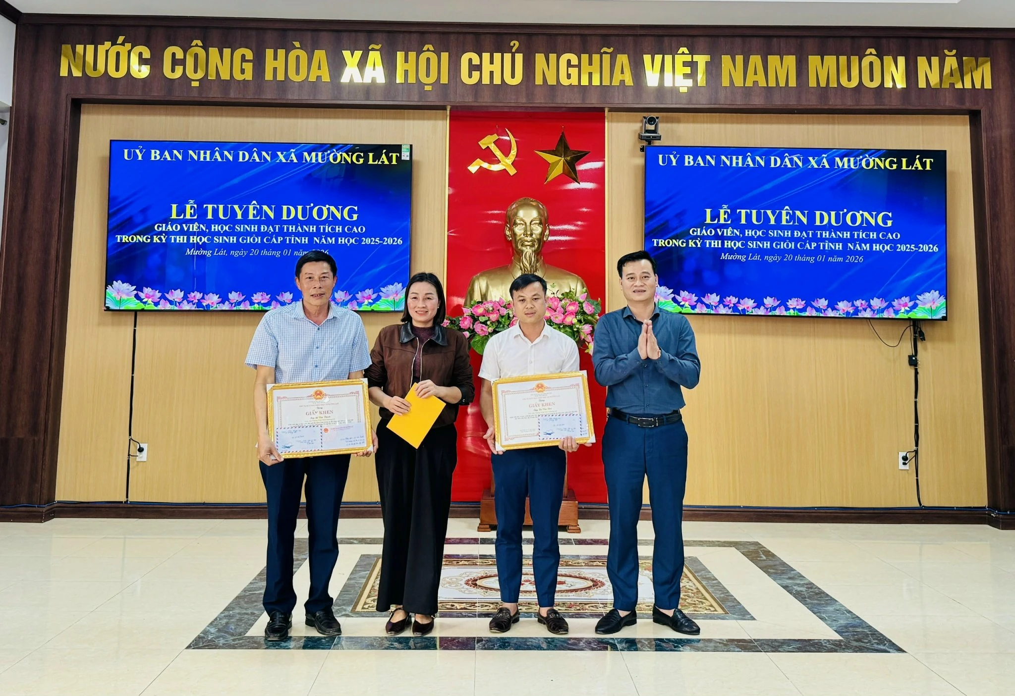 Mường Lát tuyên dương giáo viên và học sinh đoạt thành tích cao trong kỳ thi học sinh giỏi cấp tỉnh