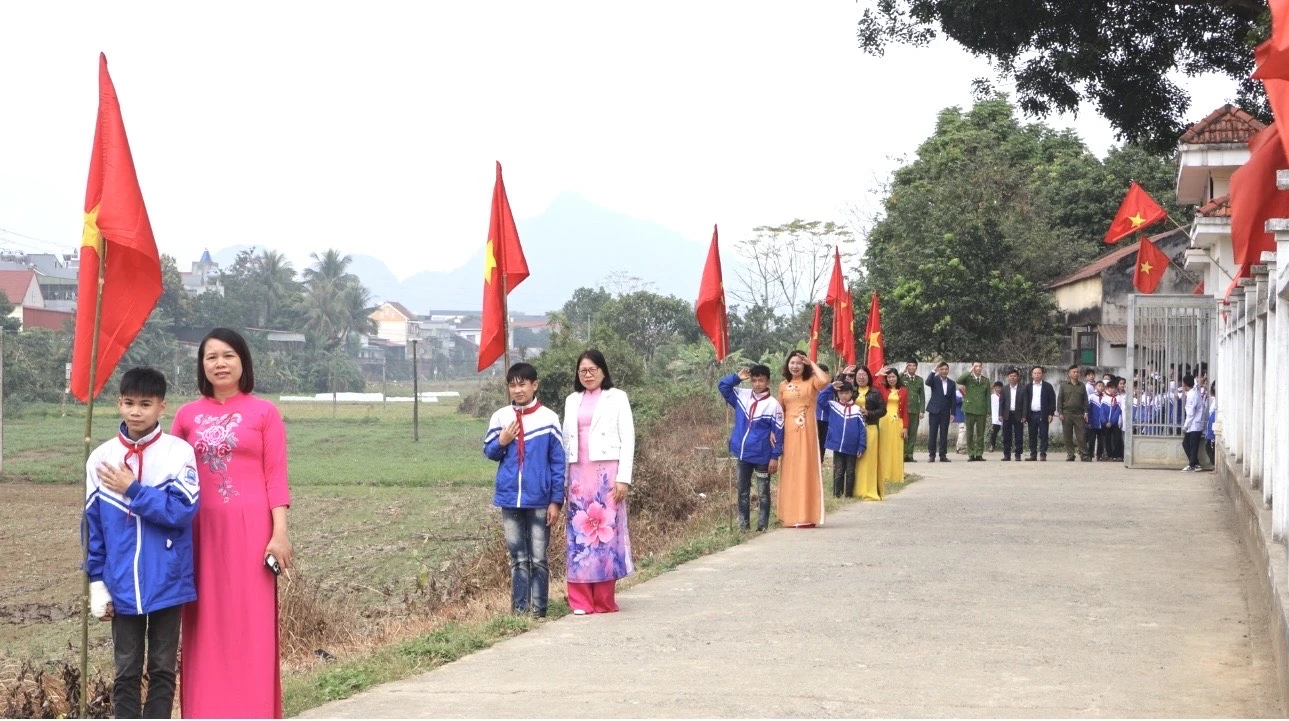 Xã Cẩm Thuỷ ra mắt đường cờ Tổ quốc chào mừng Đại hội XIV của Đảng