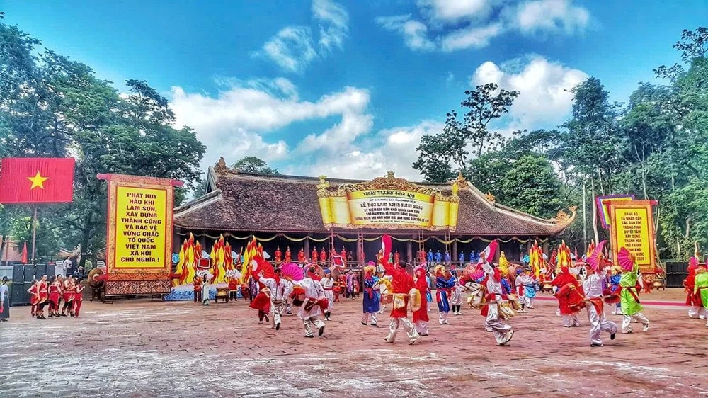 Quy định tiêu chuẩn và việc xét tặng danh hiệu “Gia đình văn hóa”, “Thôn, tổ dân phố văn hóa”, “Xã, phường tiêu biểu”