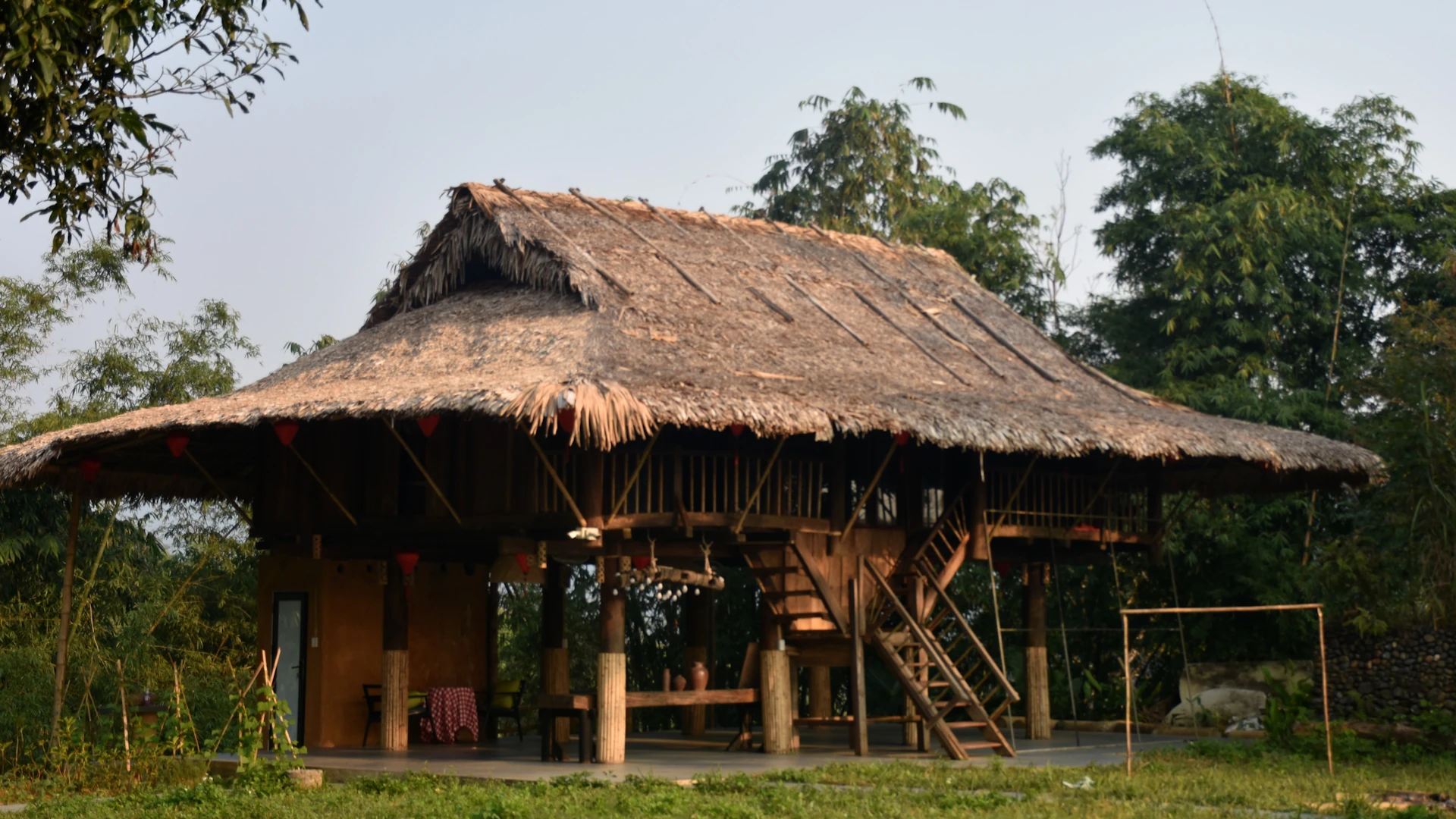 Nhà sàn – nơi lưu giữ “hồn” của núi rừng