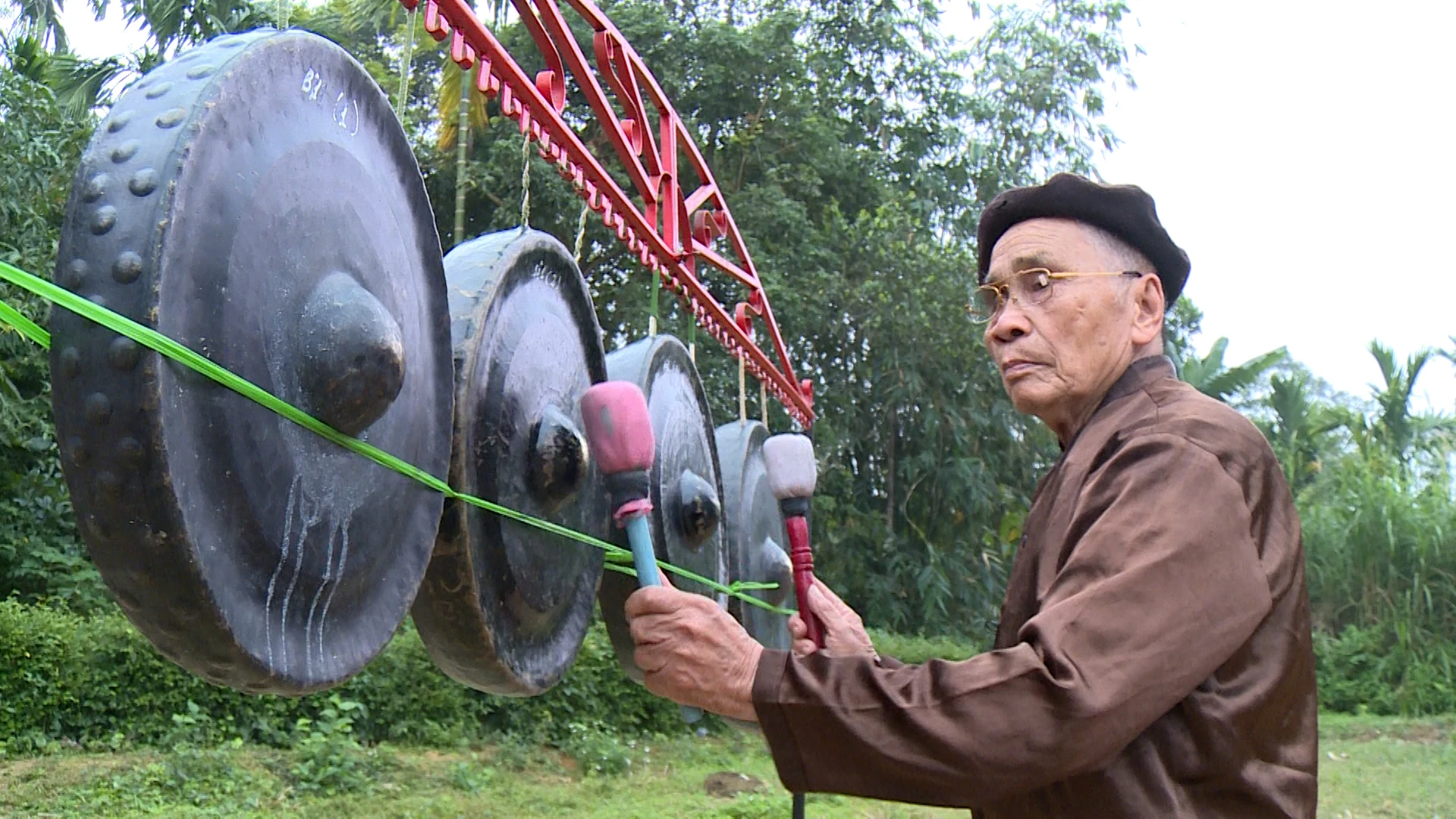 Người nghệ nhân giữ lửa cồng, chiêng Mường