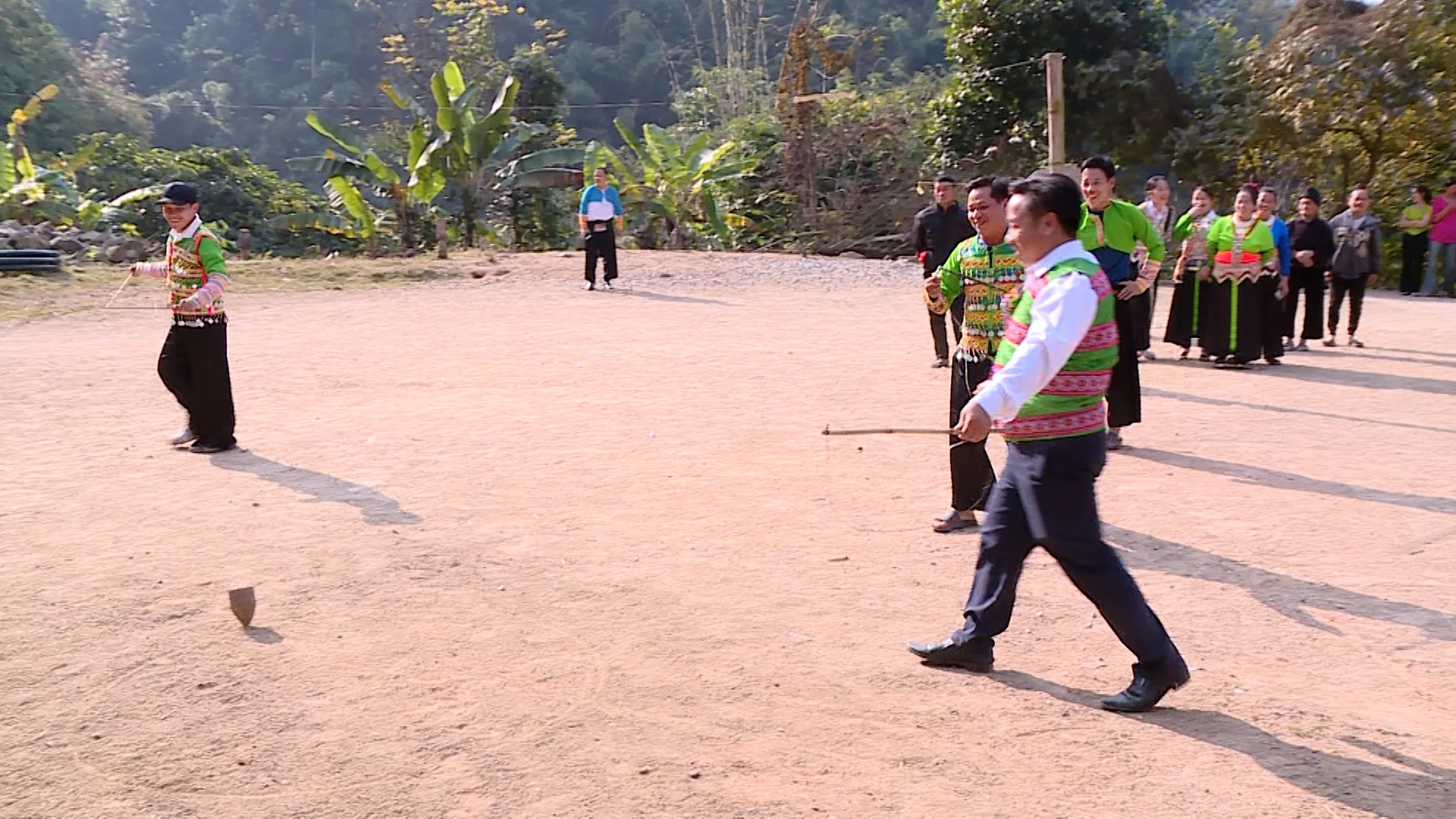 Lốc cốc tiếng cù mùa xuân...