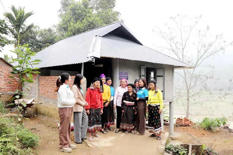 Bàn giao “Mái ấm tình thương” cho hội viên phụ nữ đặc biệt khó khăn