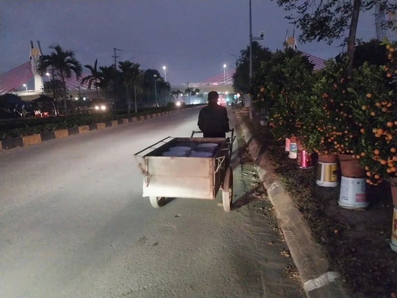 Dựng lều “bán mùa xuân”