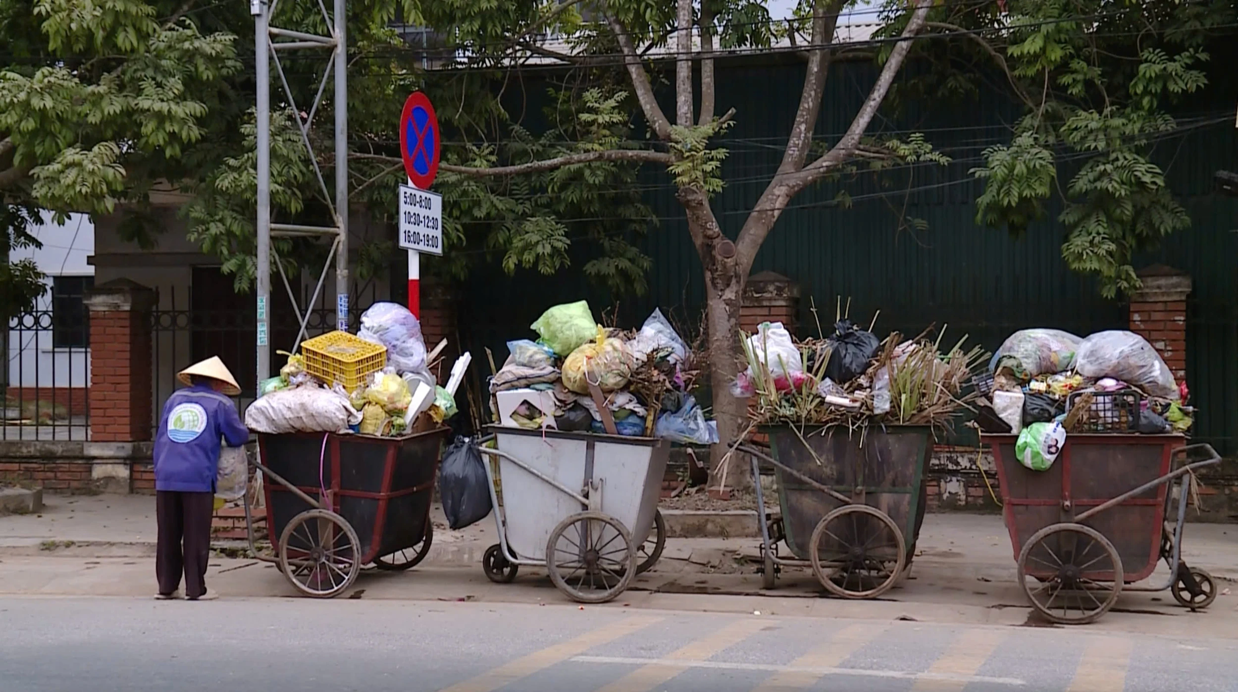 Sớm có phương án xử lý tình trạng quá tải bãi rác Đồi Cà