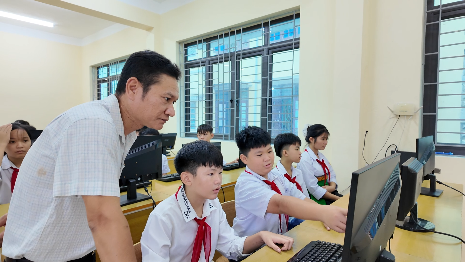 “Chiếc cầu nối” rút ngắn khoảng cách tri thức vùng cao