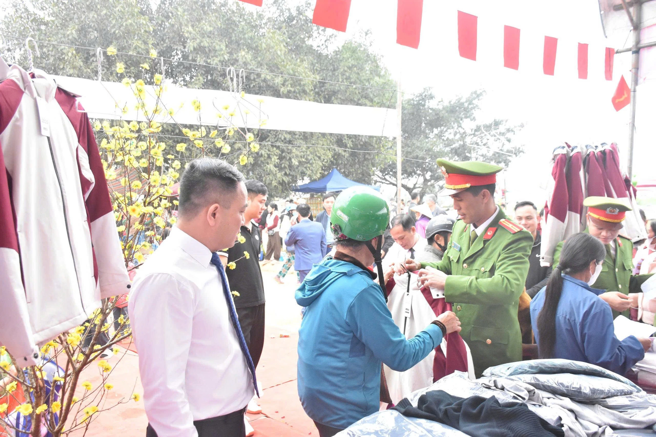 Xuân sẻ chia - Tết yêu thương