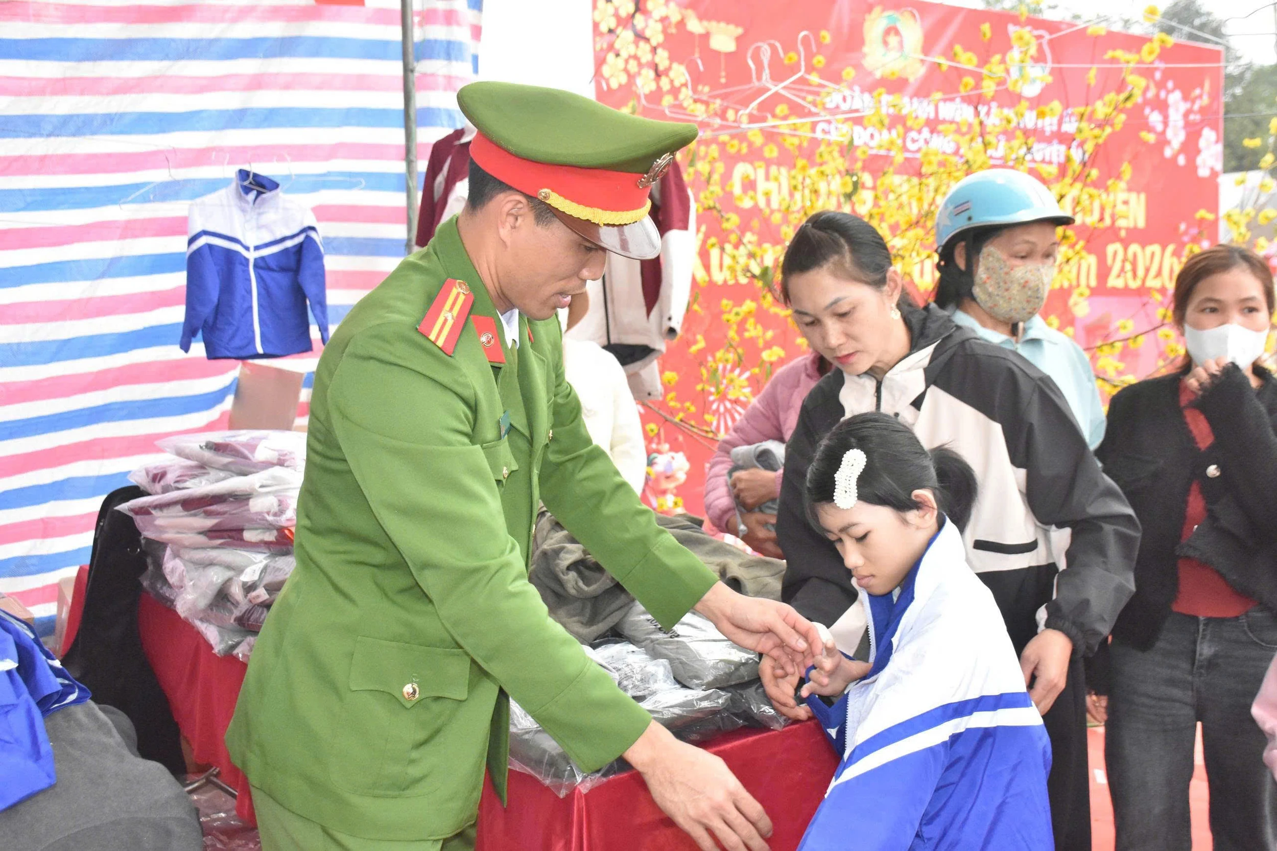 Xuân sẻ chia - Tết yêu thương