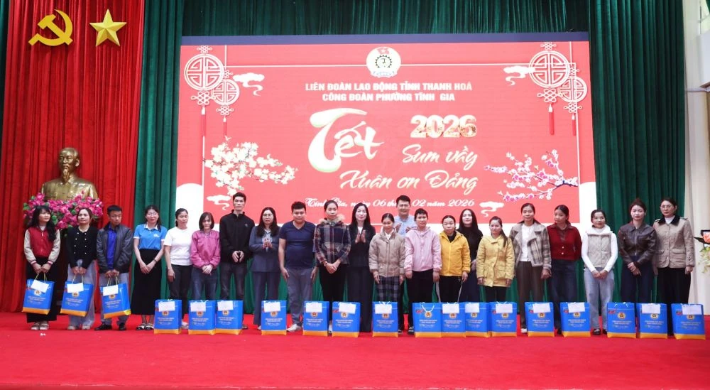 Công đoàn phường Tĩnh Gia trao 115 suất quà cho đoàn viên, người lao động