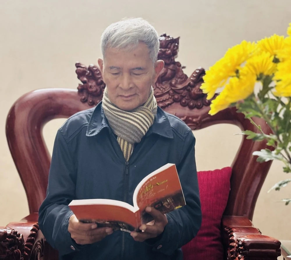 Người nặng lòng với những “con chữ sóng đôi”