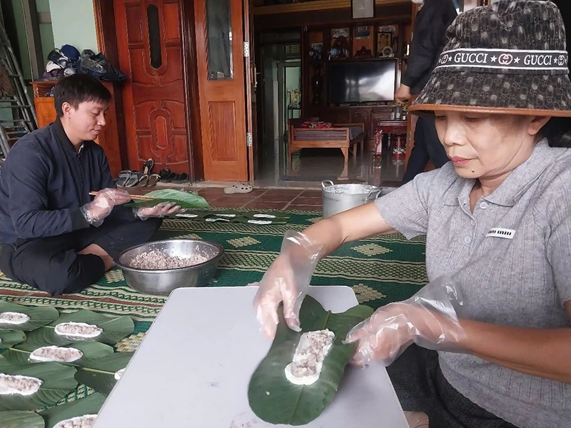 “Lửa tết” (Bài 1): Thấy lá dong là thấy tết...