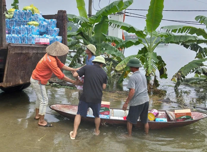 “Lửa tết” (Bài 3): Bánh chưng ngày bão