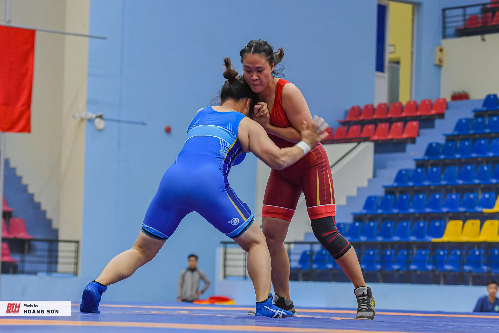 Giọt nước mắt trên thảm đấu và ký ức không quên của “nữ hoàng” vật xứ Thanh