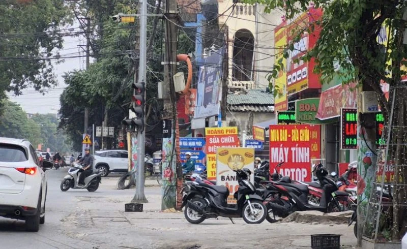 Biển quảng cáo sai quy định tái diễn