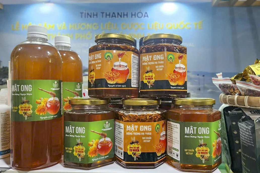 Từ ruộng đồng địa phương đến chuỗi giá trị nông nghiệp công nghệ cao