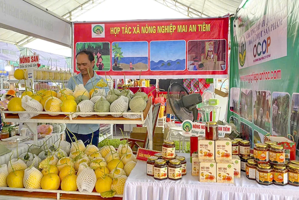 Từ ruộng đồng địa phương đến chuỗi giá trị nông nghiệp công nghệ cao