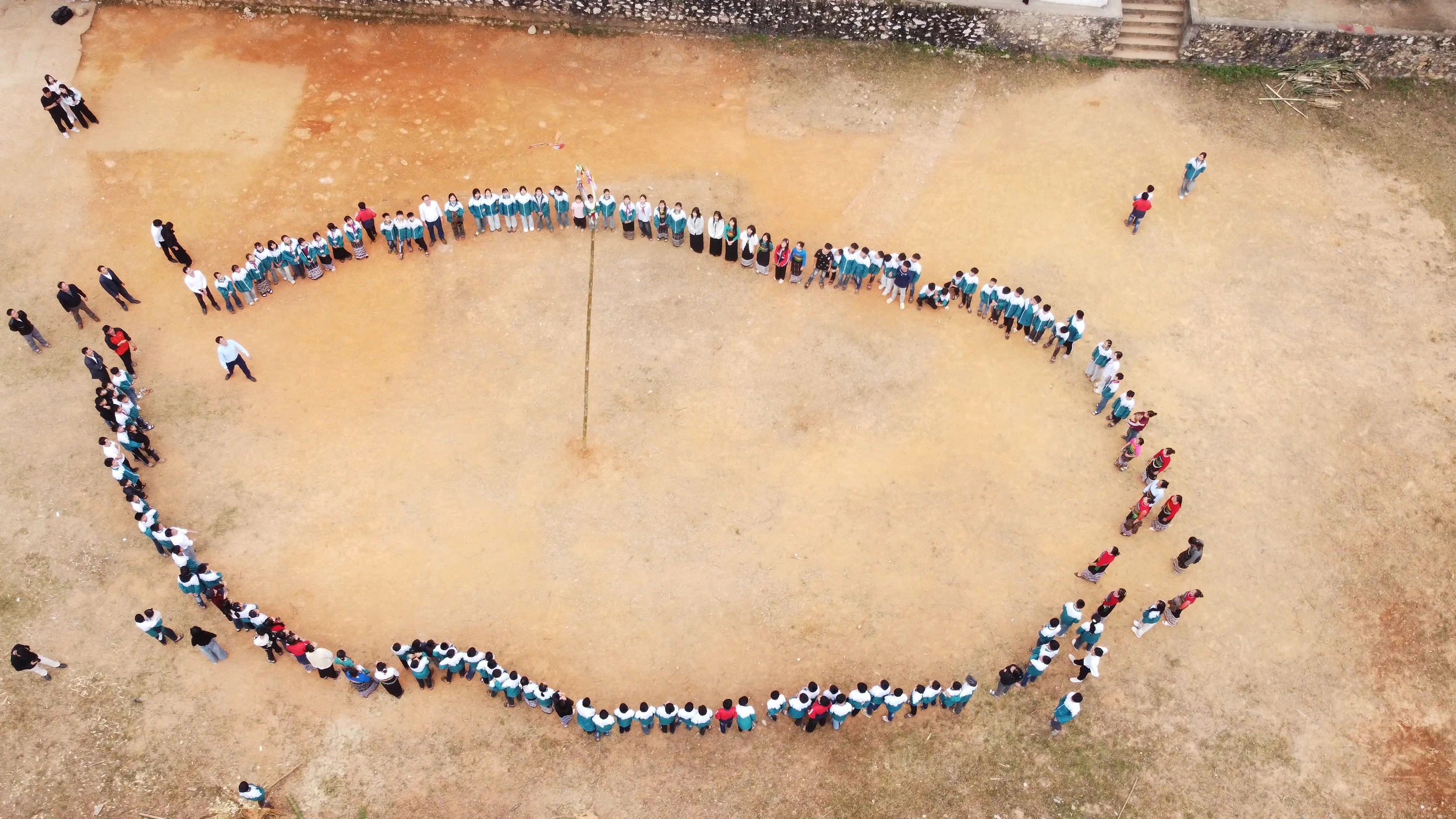 Ngày xuân về với hội ném còn bản Thái