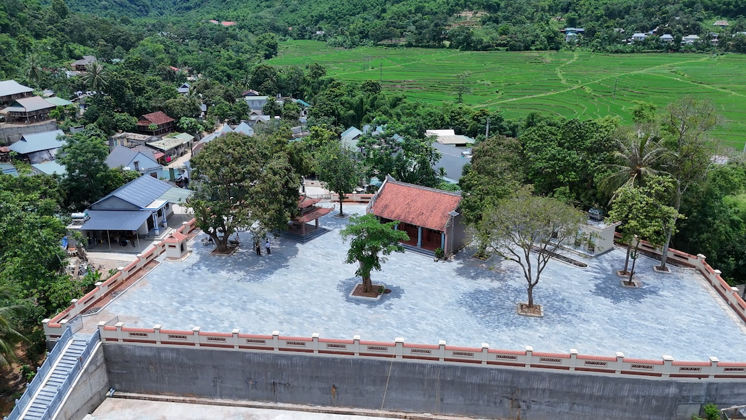 Ngôi đền thiêng trên đỉnh Pom Kéo